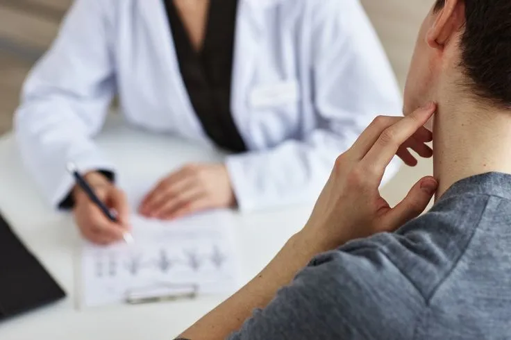 كل ما تحتاج معرفته عن تحاليل الغدة الدرقية: الأنواع والتشخيص والعلاج 3 تحاليل الغدة الدرقية